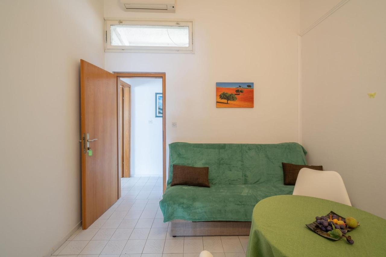 Apartment Laidback